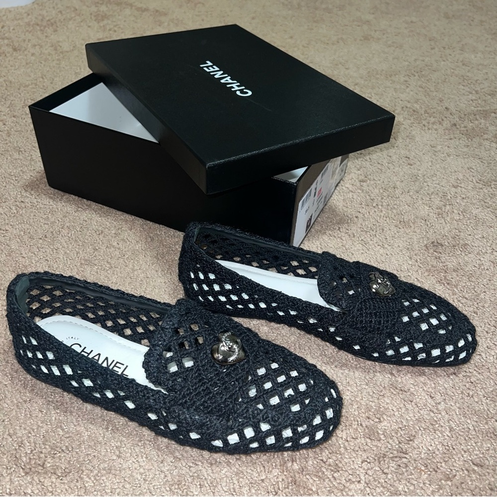 CHANEL Black Knit Mule/Loafers. Barely worn. Size 39 1/2. (US Size 9.5).